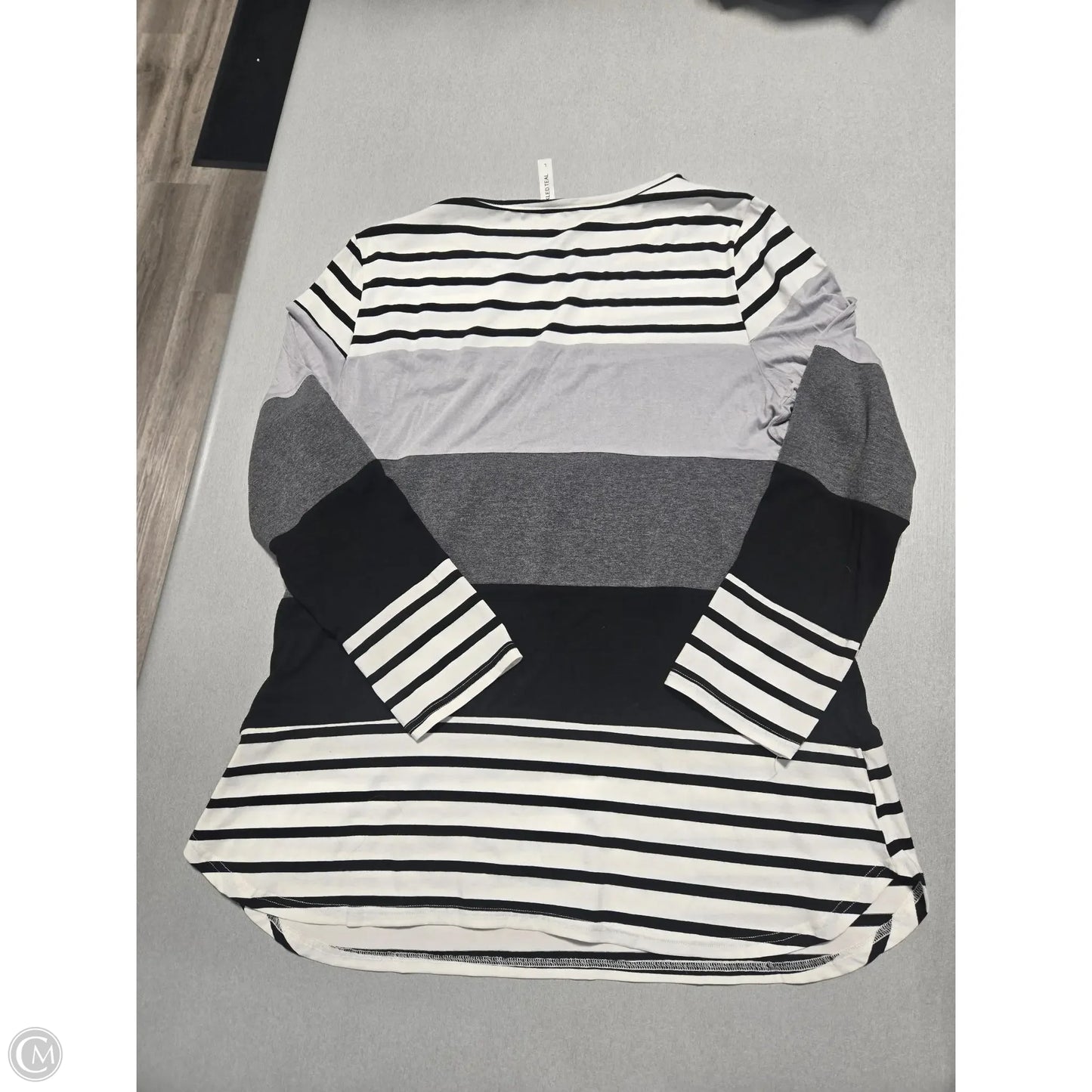 Top Long Sleeve By Tickled Teal In Striped Pattern, Size: L