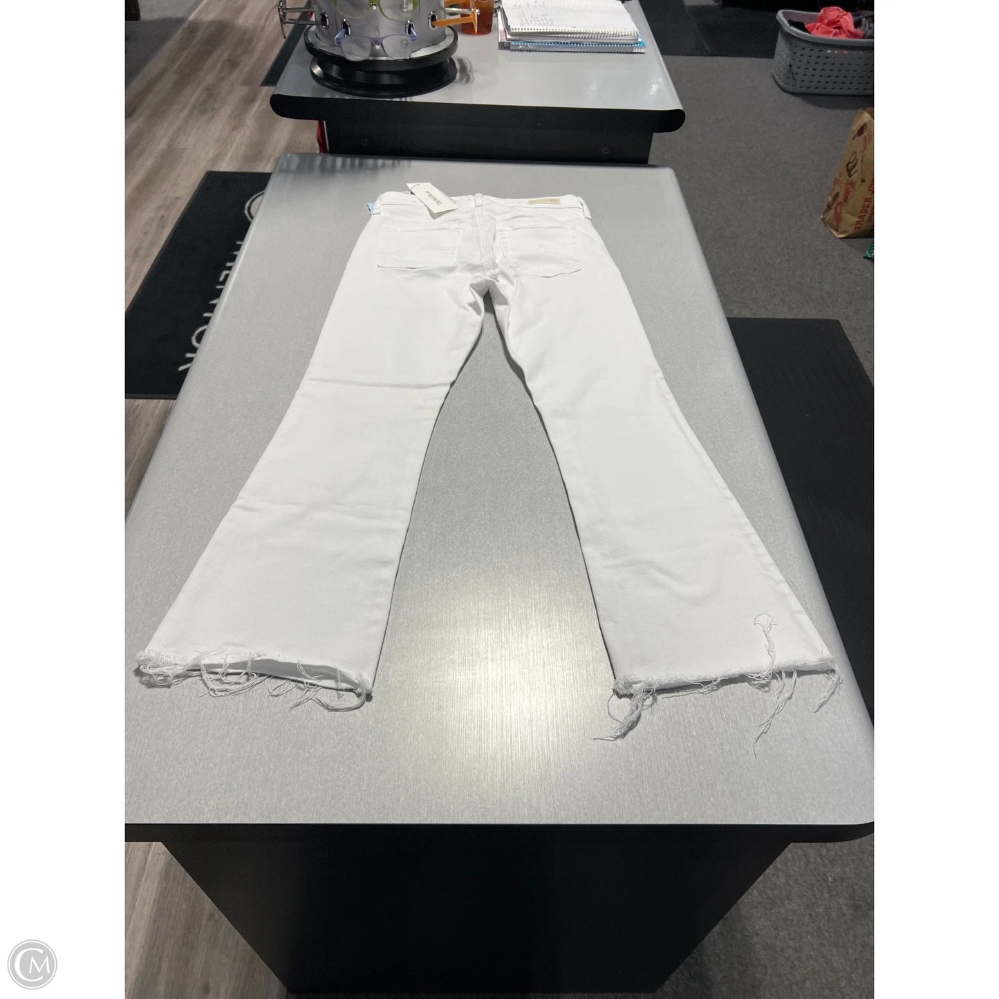 Jeans Cropped By Ag Jeans In White Denim, Size: 4
