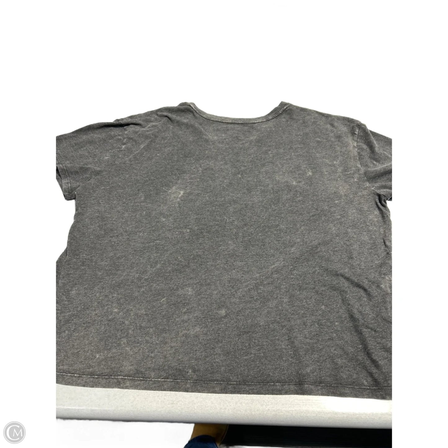 Top Short Sleeve By Maurices In Grey, Size: 1x
