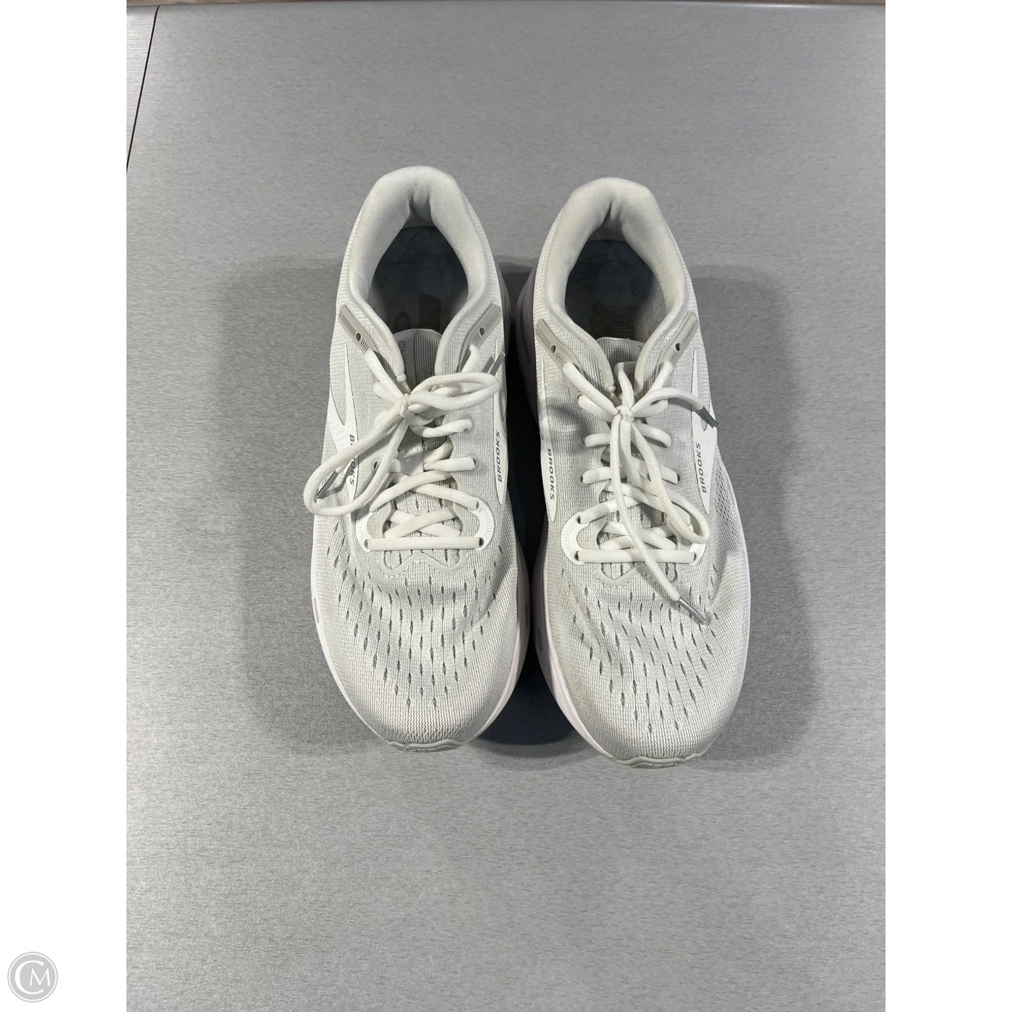 Shoes Athletic By Brooks In White, Size: 10.5