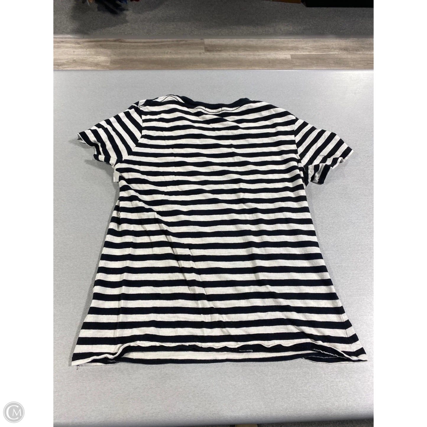 Top Short Sleeve By Evereve In Striped Pattern, Size: S