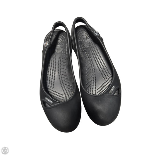Sandals Flats By Crocs In Black, Size: 8