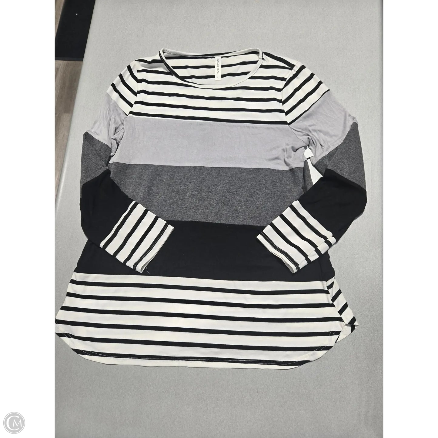 Top Long Sleeve By Tickled Teal In Striped Pattern, Size: L