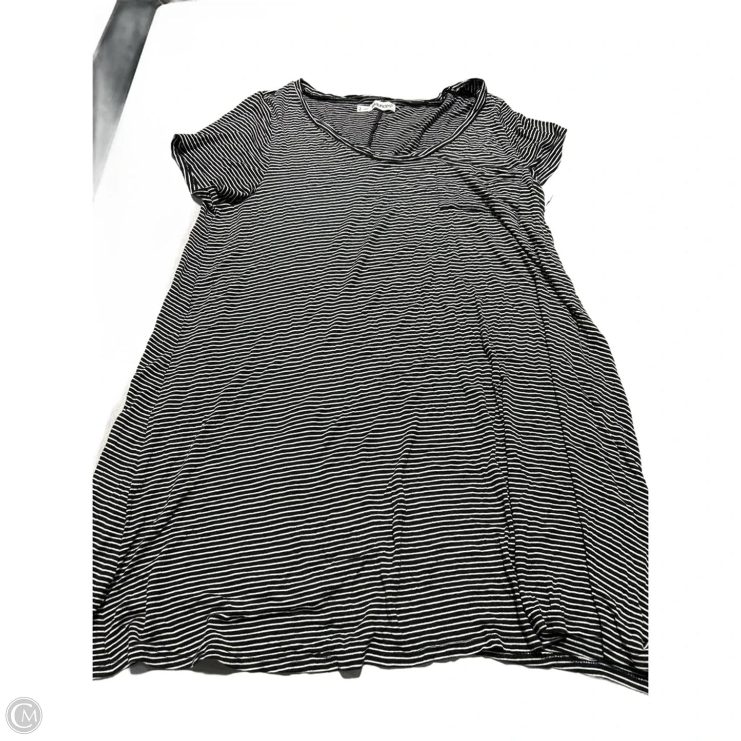 Top Short Sleeve By Maurices In Striped Pattern, Size: 2x