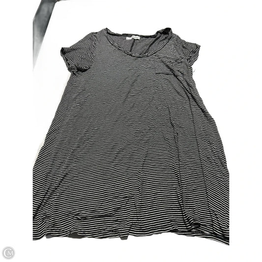 Top Short Sleeve By Maurices In Striped Pattern, Size: 2x