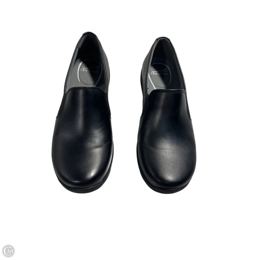 Shoes Flats By Dansko In Black, Size: 9