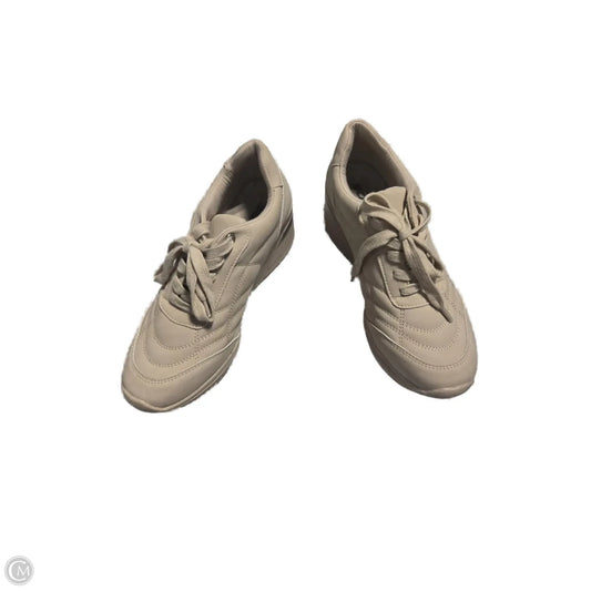 Shoes Sneakers By Soda In Tan, Size: 8