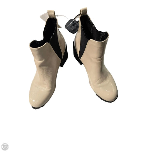 Boots Ankle Flats By Dirty Laundry In Tan, Size: 9
