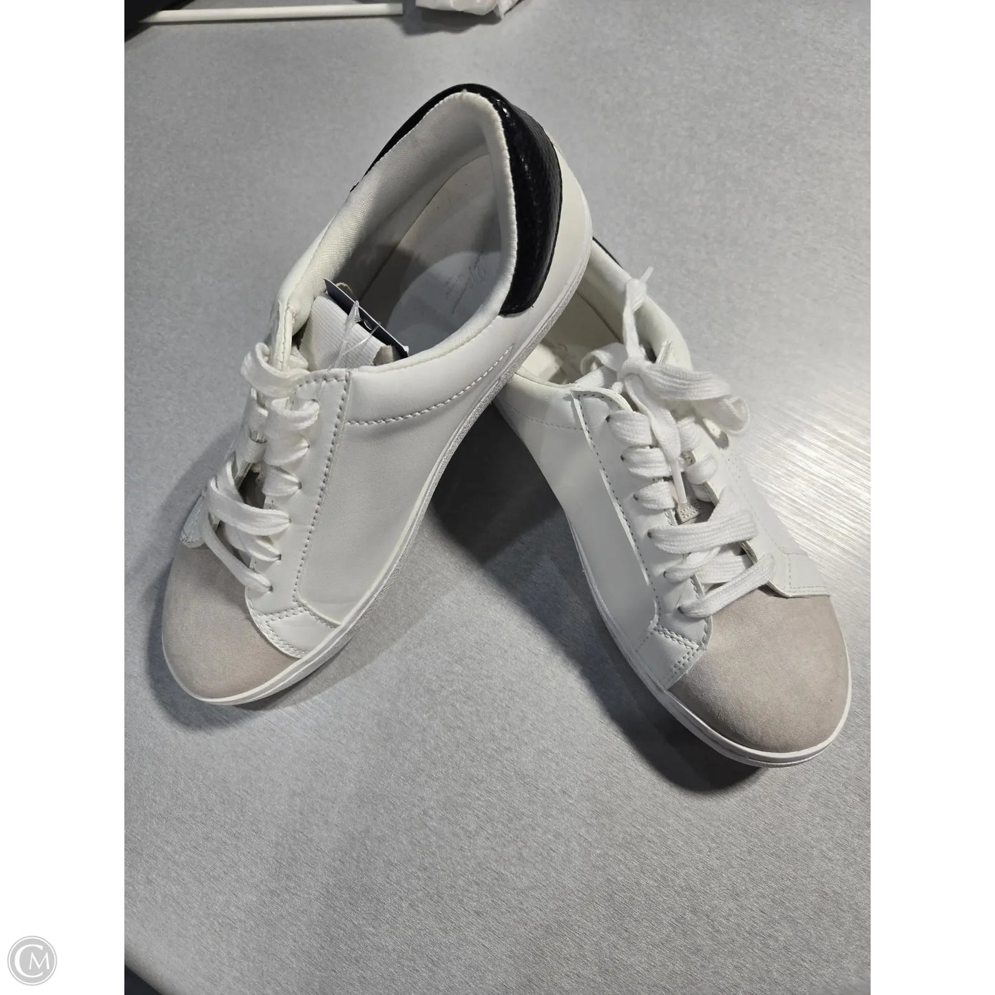 Shoes Sneakers By Universal Standard In White, Size: 7.5