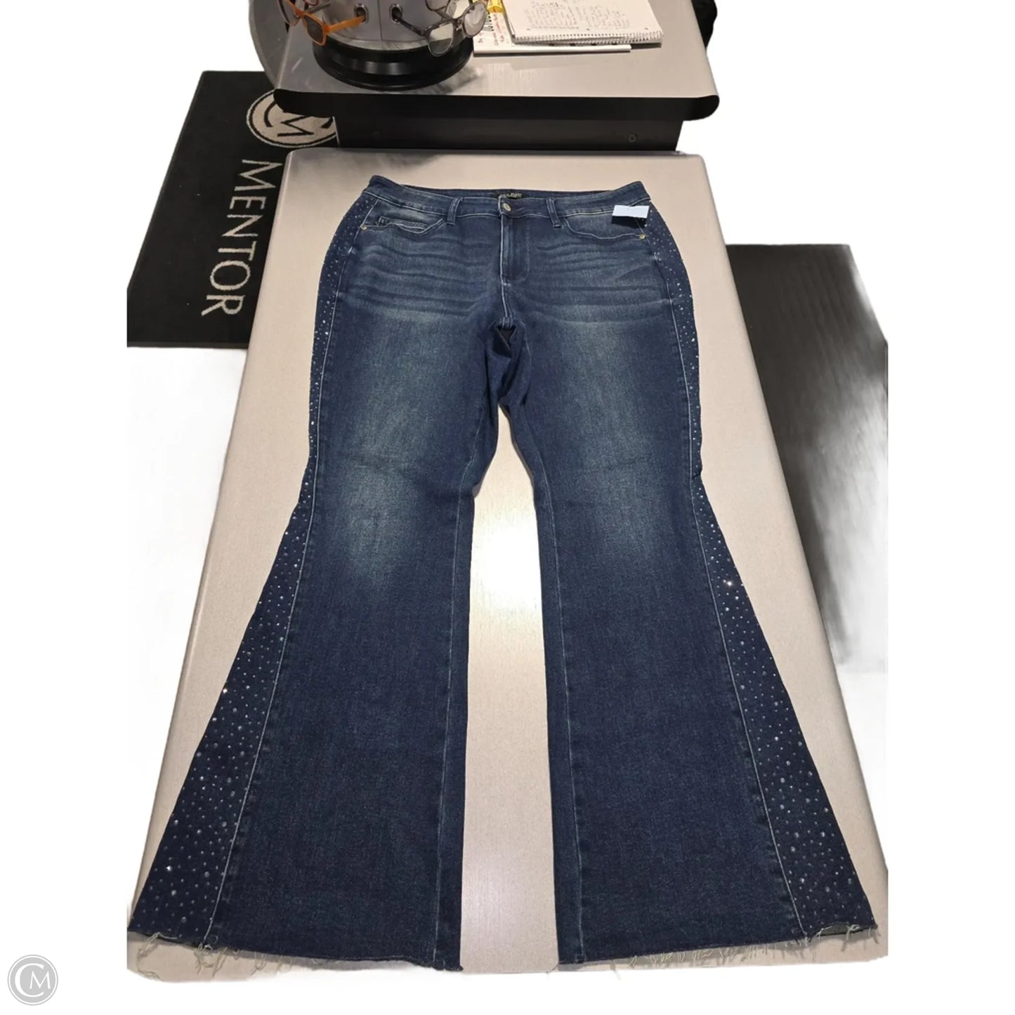 Jeans Flared By Judy Blue In Blue Denim, Size: 18