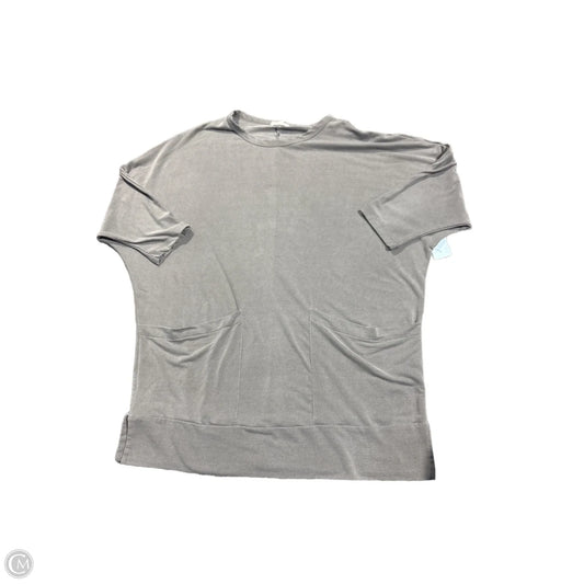 Top Short Sleeve By Cmc In Grey, Size: L