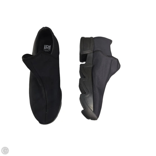 Shoes Flats By Cmc In Black, Size: 10