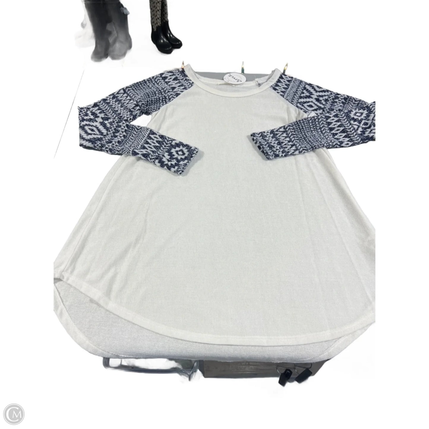Top Long Sleeve By Cmc In Grey & White, Size: M