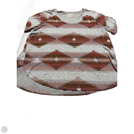 Top Short Sleeve By Maurices In Grey, Size: 2x
