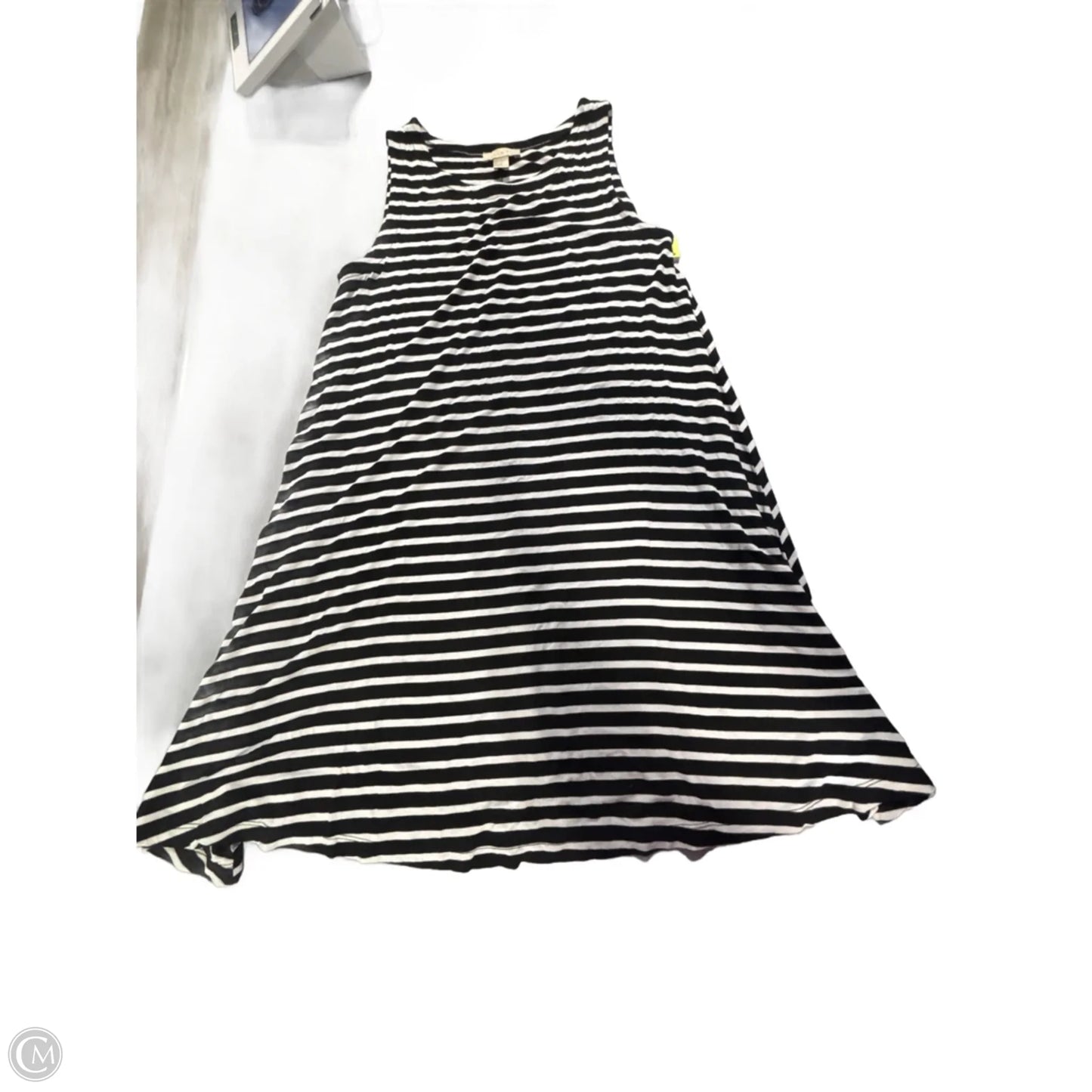 Dress Casual Short By Loft In Striped Pattern, Size: S
