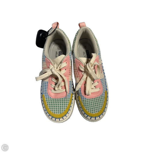 Shoes Sneakers By Cmc In Multi-colored, Size: 7