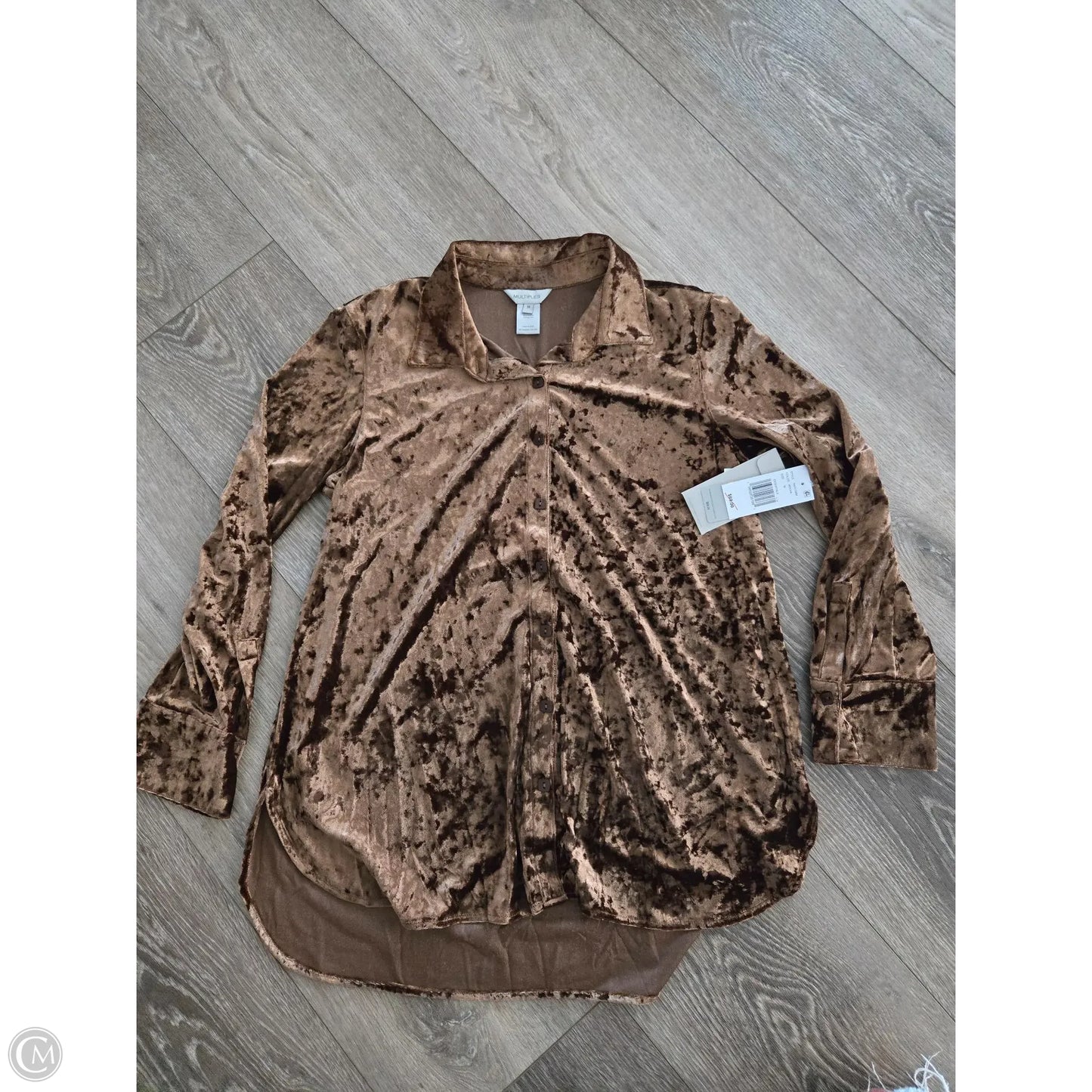 Top Long Sleeve By Multiples In Gold, Size: M