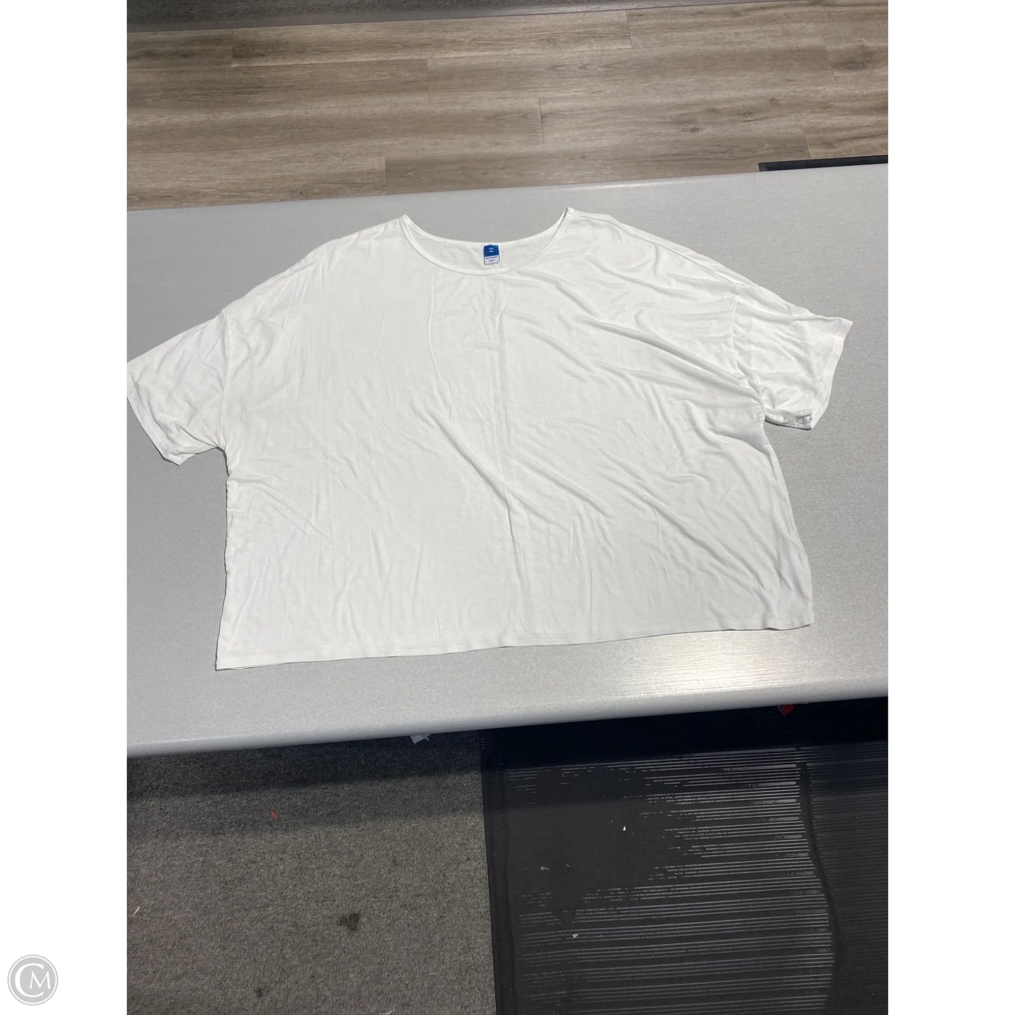 Top Short Sleeve By Old Navy In White, Size: Xxl