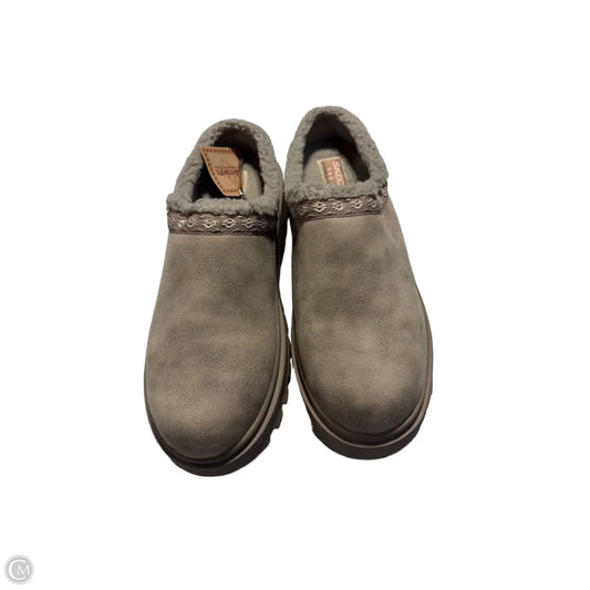 Shoes Flats By Skechers In Grey, Size: 11