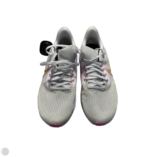 Shoes Sneakers By Nike In White, Size: 10