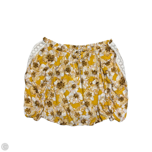 Top Short Sleeve By Maurices In Yellow, Size: 1x