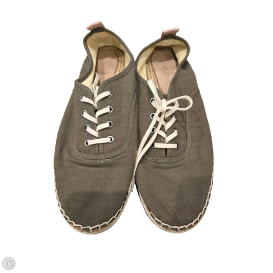 Shoes Flats By Cmc In Green, Size: 9