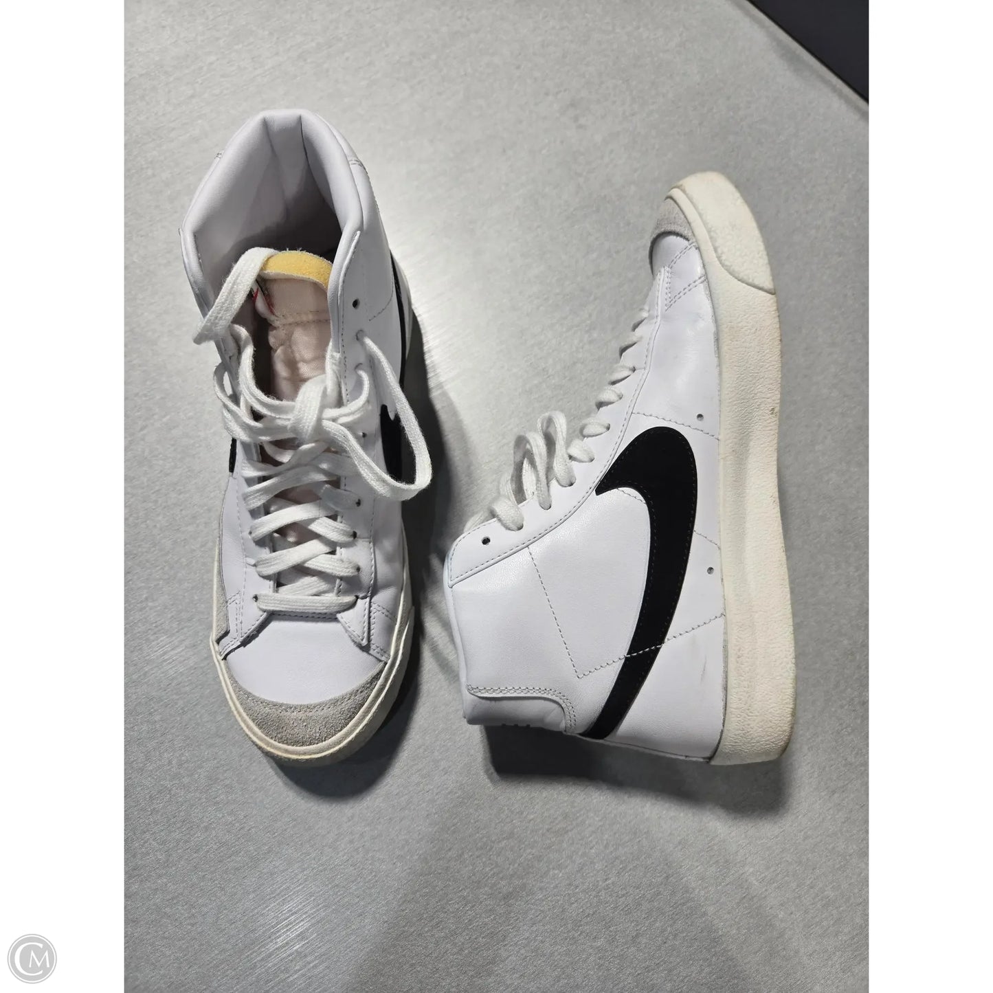 Shoes Flats By Nike In White, Size: 9