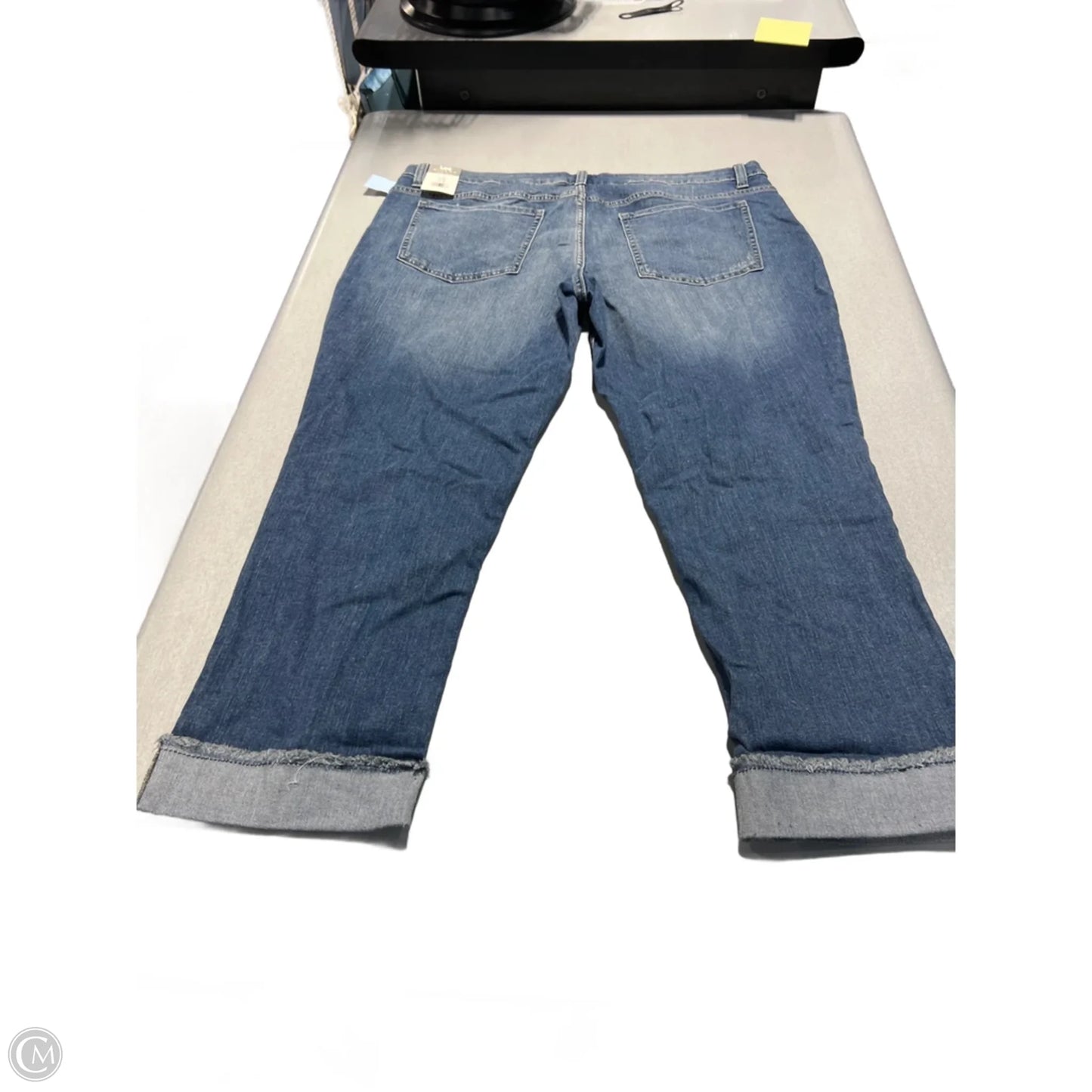 Jeans Cropped By Lee In Blue Denim, Size: 18