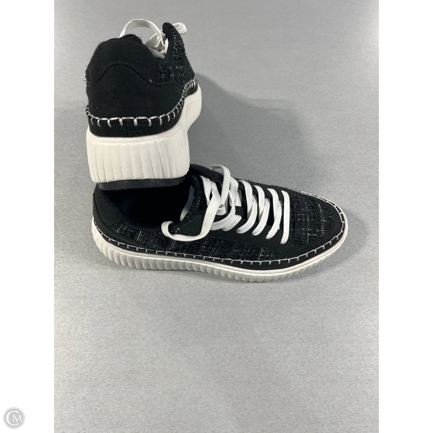 Shoes Sneakers By Serra In Black & White, Size: 10