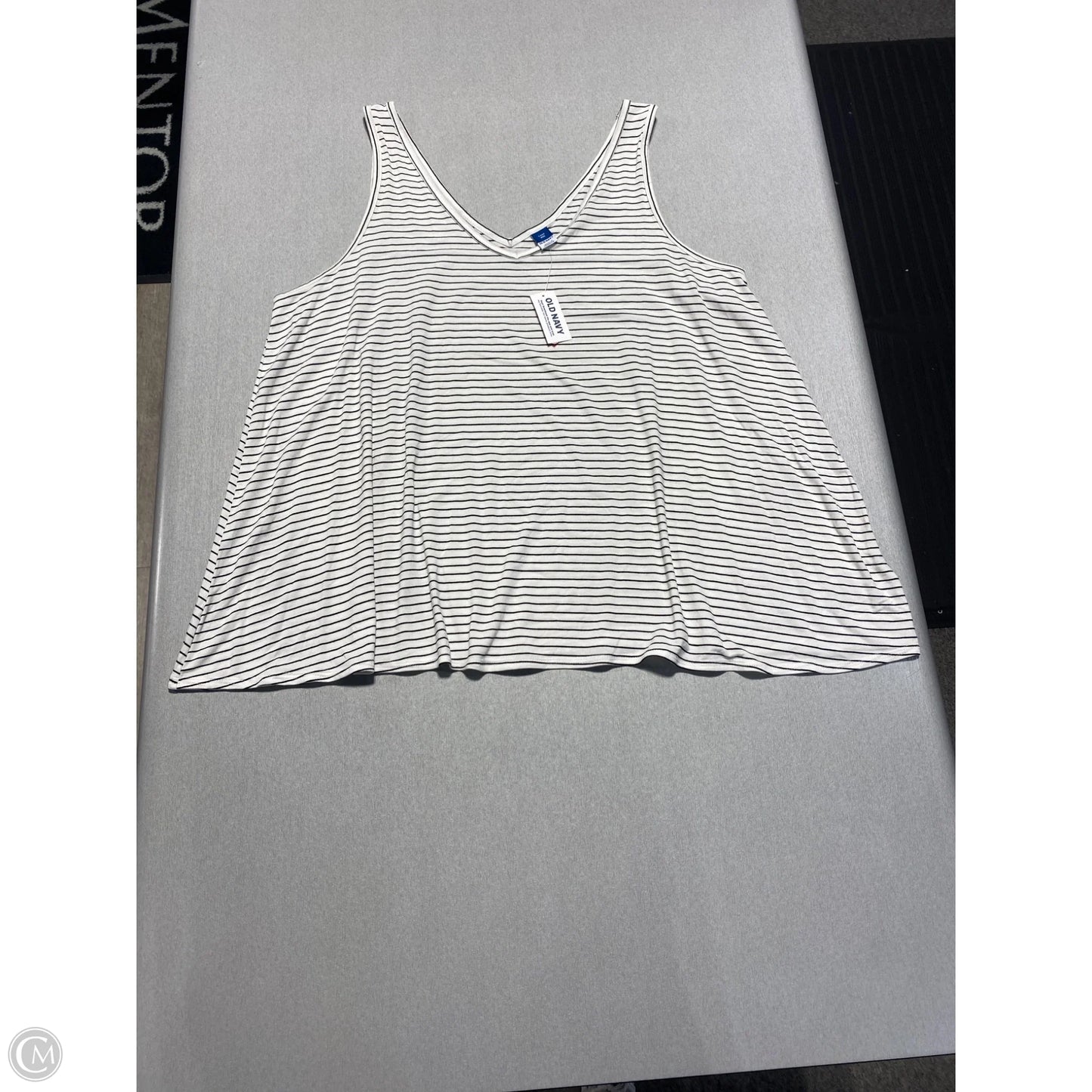 Tank Top By Old Navy In Black & White, Size: Xxl