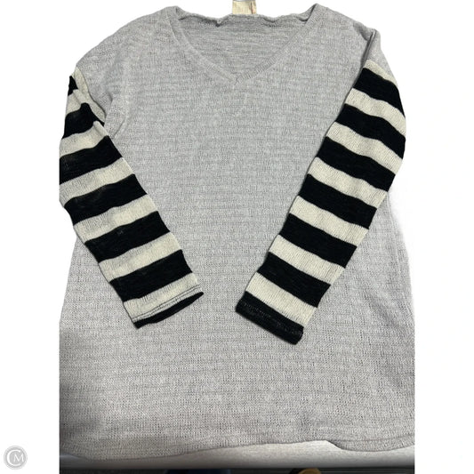 Sweater By Bibi In Grey, Size: S