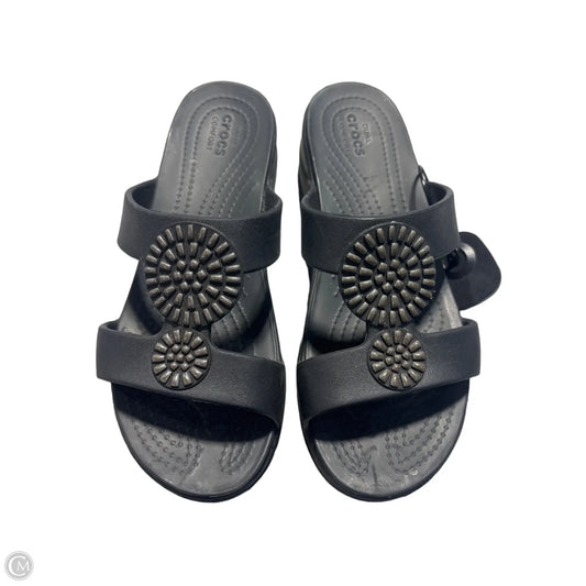 Sandals Flats By Crocs In Black, Size: 7
