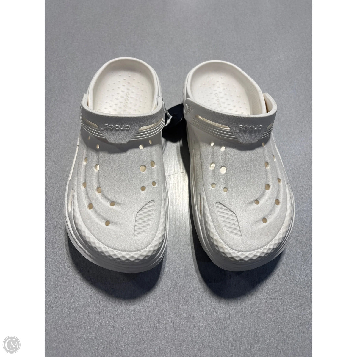 Sandals Flats By Crocs In White, Size: 10