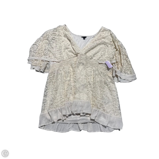 Top Short Sleeve By Torrid In Cream, Size: 3x