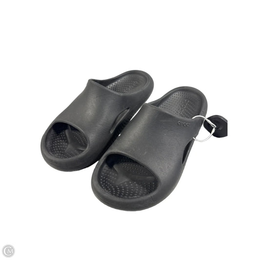 Sandals Flats By Crocs In Black, Size: 8
