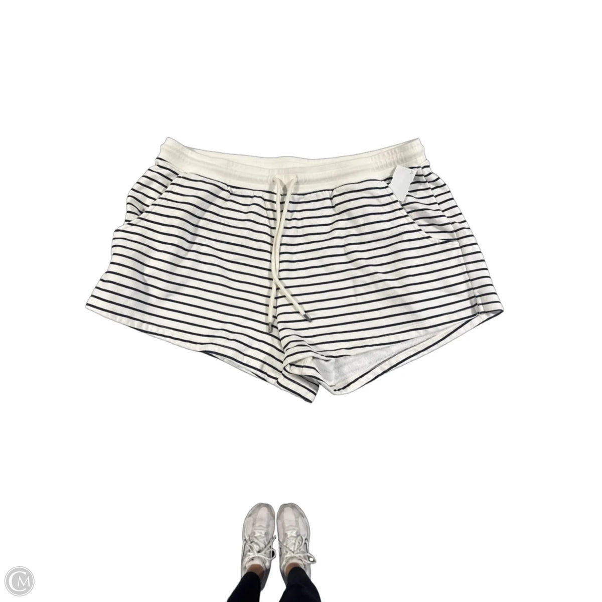 Shorts By Universal Thread In Striped Pattern, Size: L