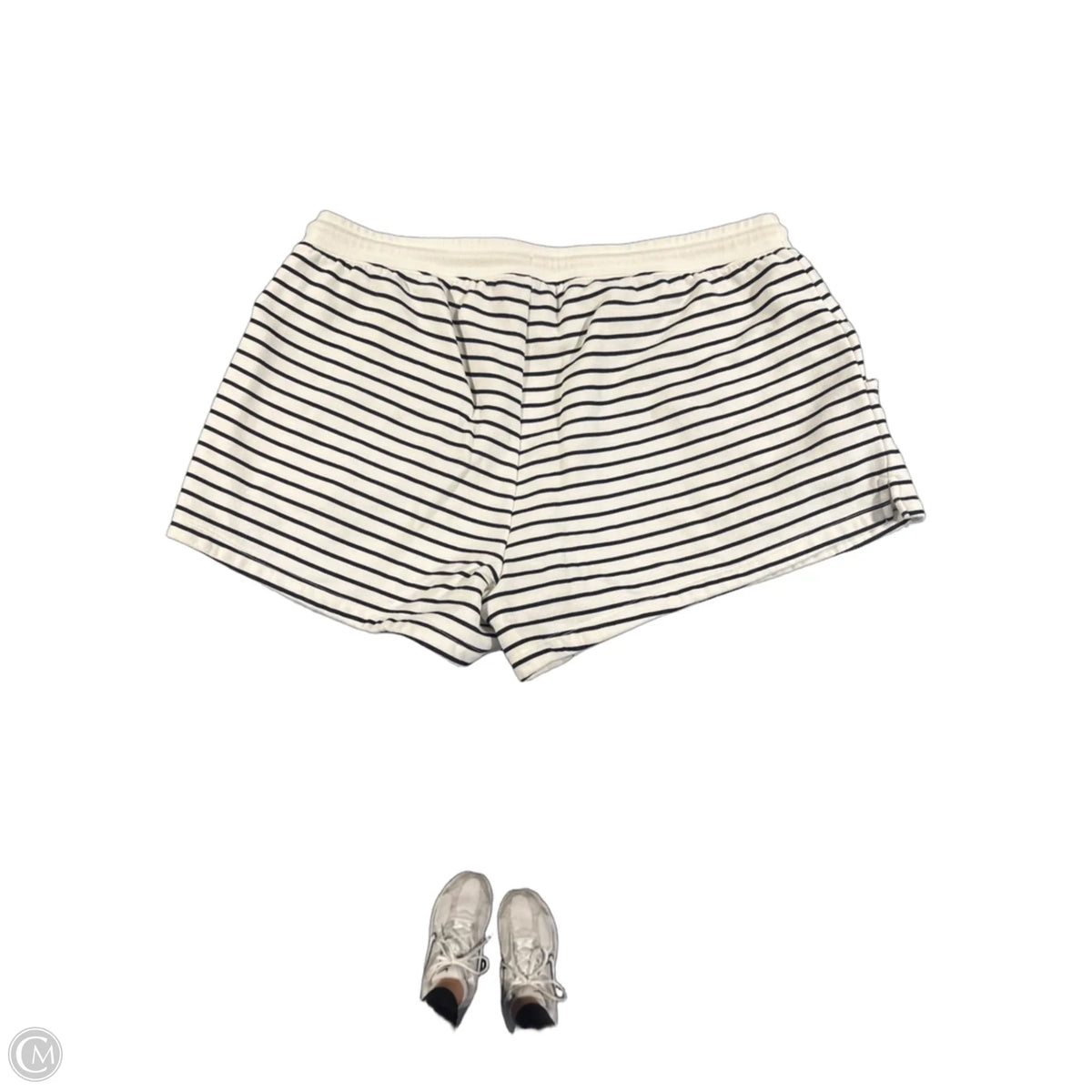 Shorts By Universal Thread In Striped Pattern, Size: L